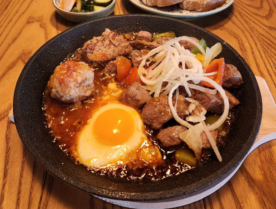 Sizzling beef cube at Saigon Sister